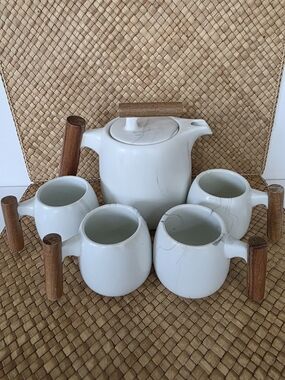 Umi White Ceramic Teapot and 4 Cup Set with Wooden Handles